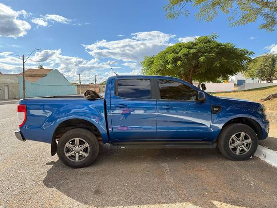 FORD RANGER 2.2 XLS 4X2 CD 16V DIESEL 4P AUTOMÁTICO